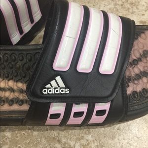 ADIDAS SLIDES